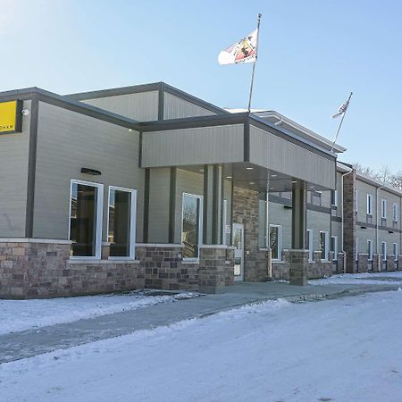 Super 8 By Wyndham Moosonee Hotell Eksteriør bilde