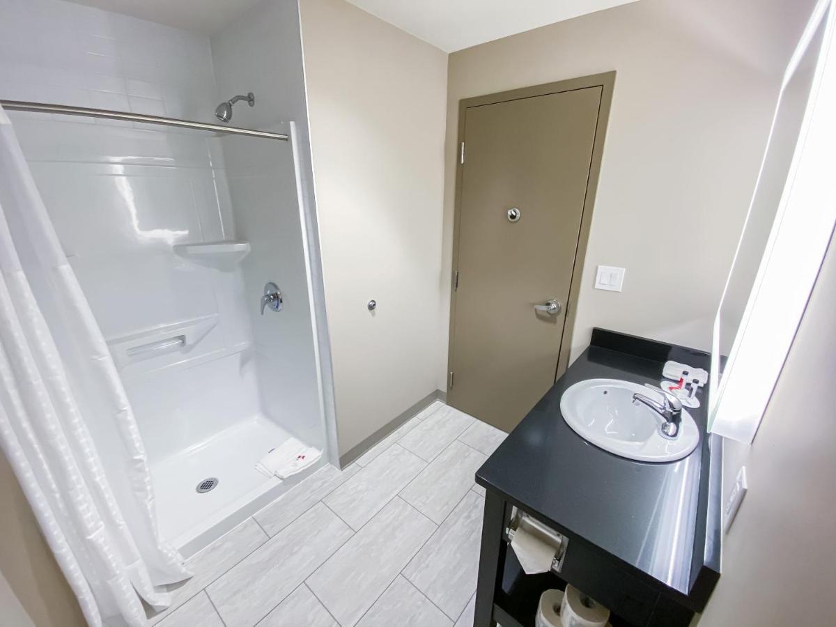 Super 8 By Wyndham Moosonee Hotell Eksteriør bilde