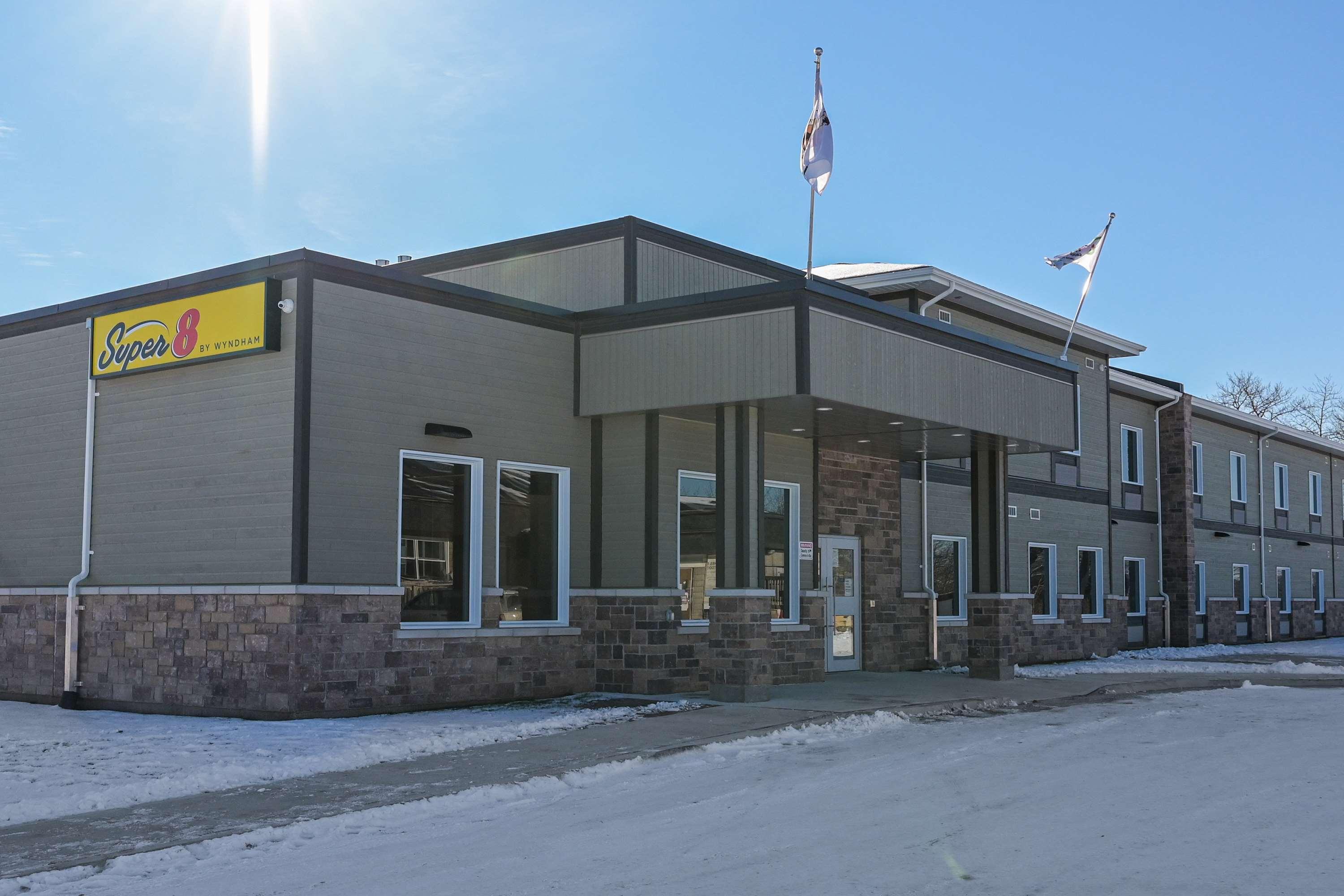 Super 8 By Wyndham Moosonee Hotell Eksteriør bilde
