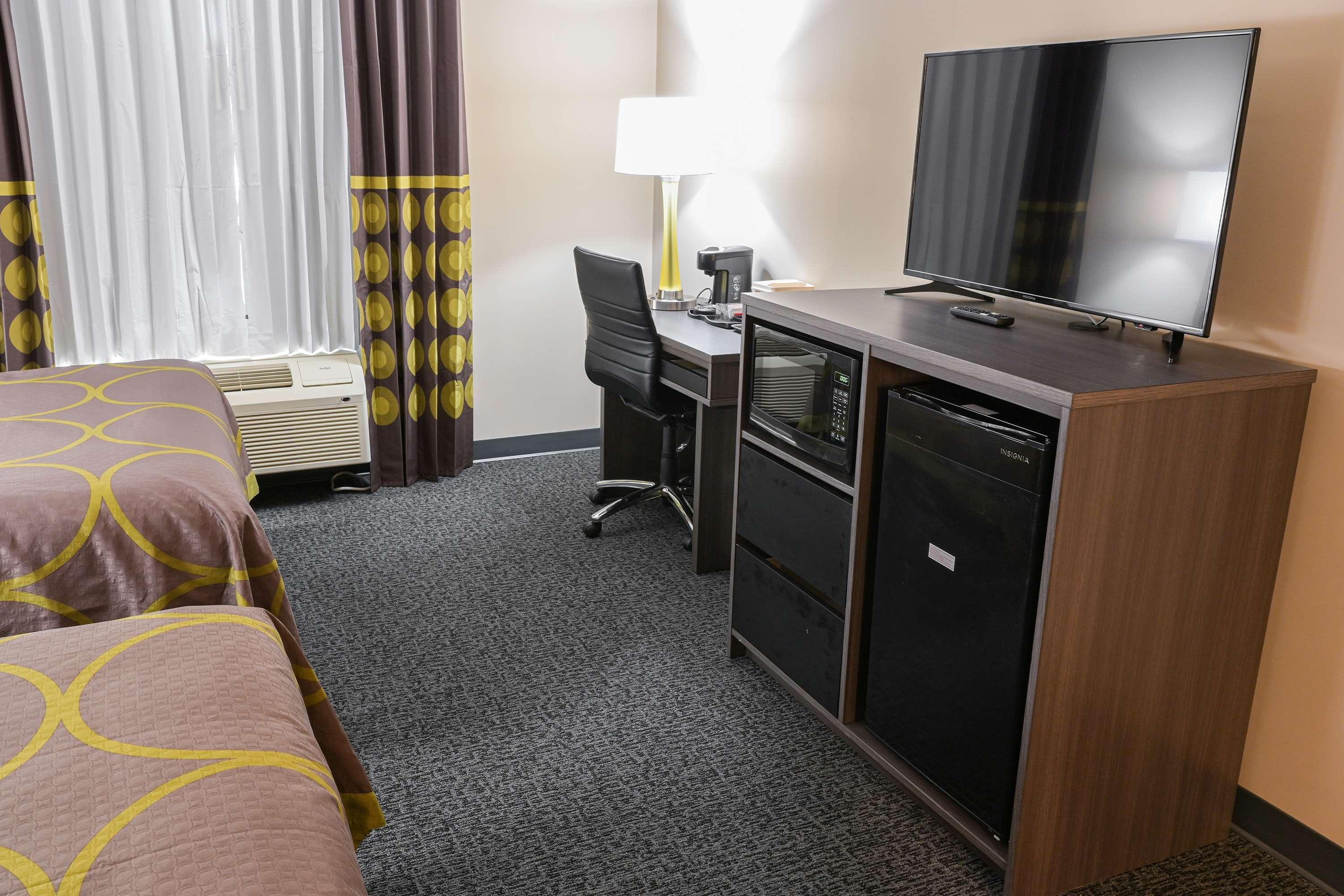 Super 8 By Wyndham Moosonee Hotell Eksteriør bilde