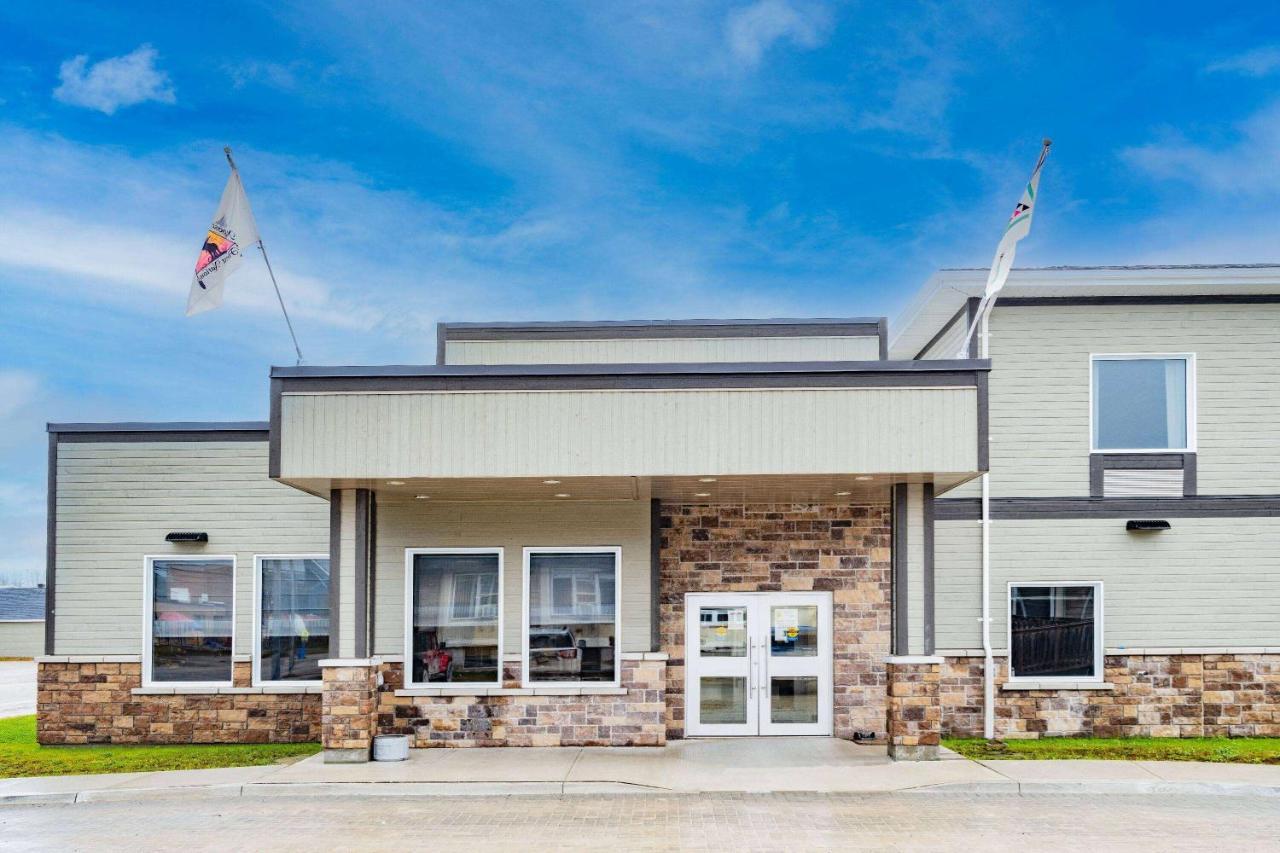 Super 8 By Wyndham Moosonee Hotell Eksteriør bilde