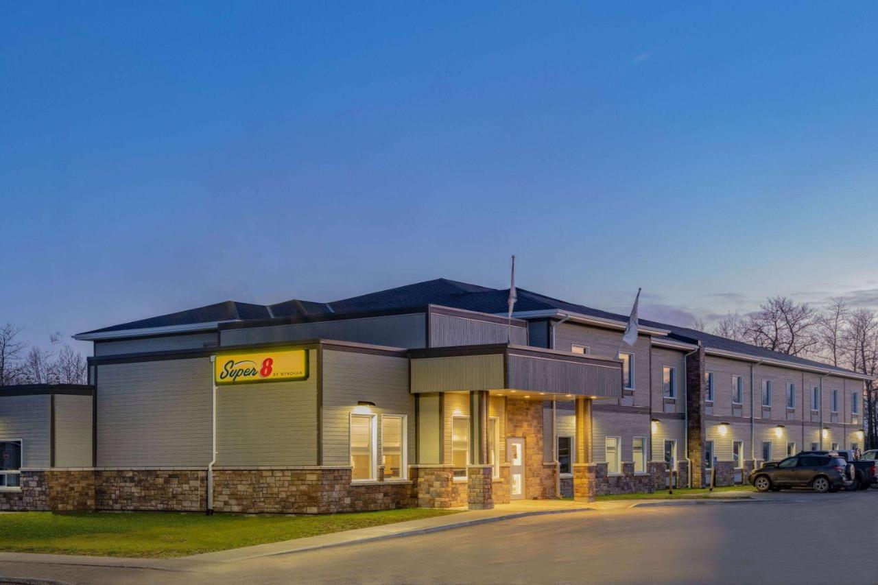 Super 8 By Wyndham Moosonee Hotell Eksteriør bilde