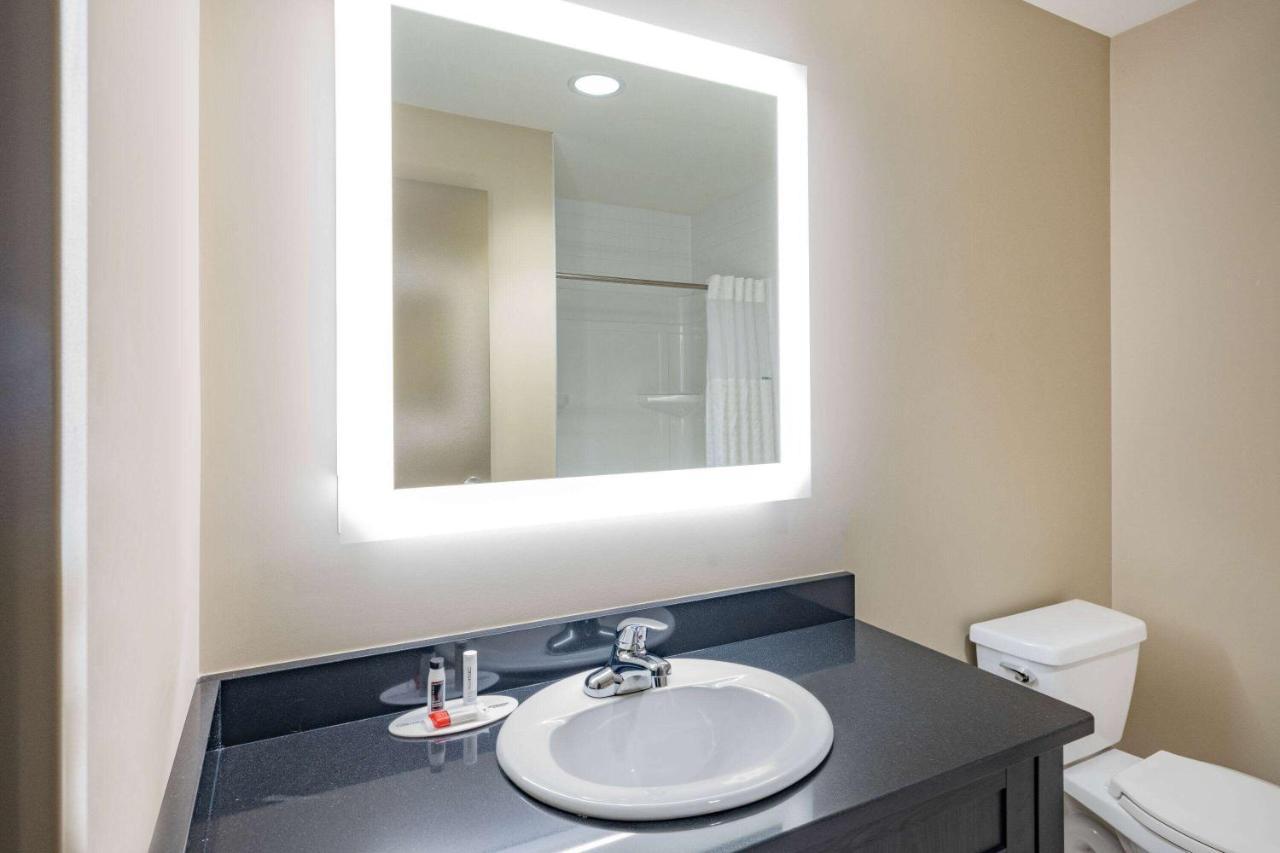 Super 8 By Wyndham Moosonee Hotell Eksteriør bilde
